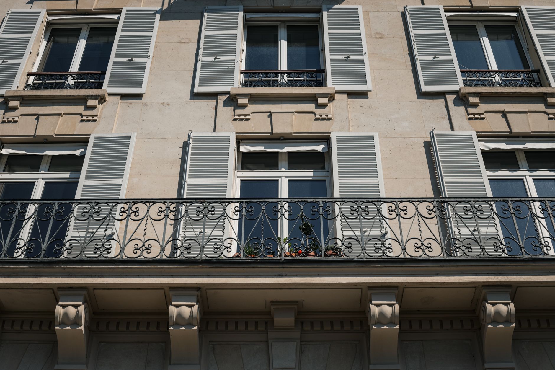 Acompte de location face à un couvre-feu après émeutes
